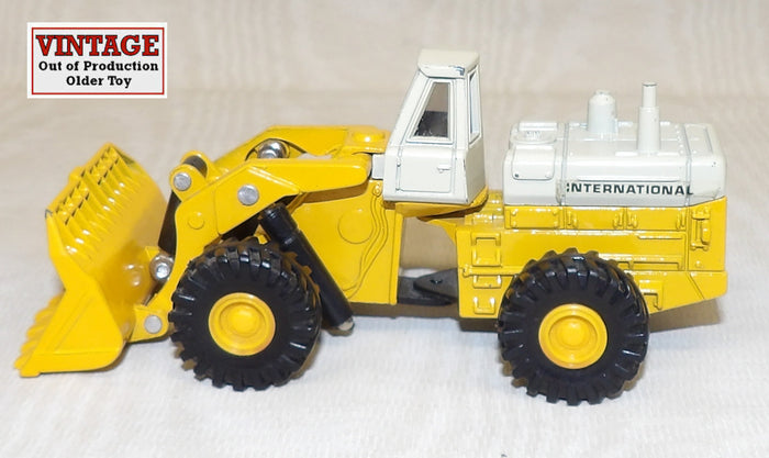 #1840EO 1/64 International "560" Pay Loader - No Box, AS IS