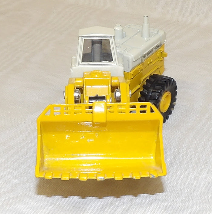 #1840EO 1/64 International "560" Pay Loader - No Box, AS IS