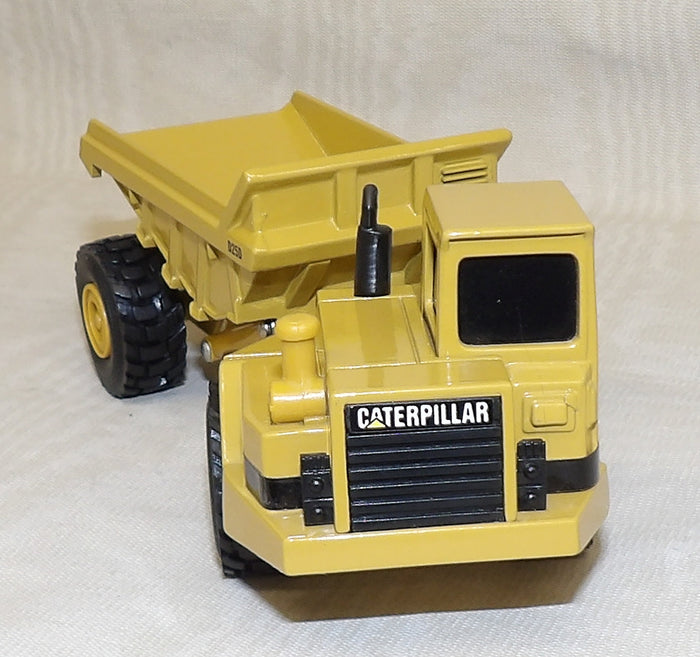#2417EO 1/64 Cat D25D Articulated Dump Truck - No Package, AS IS