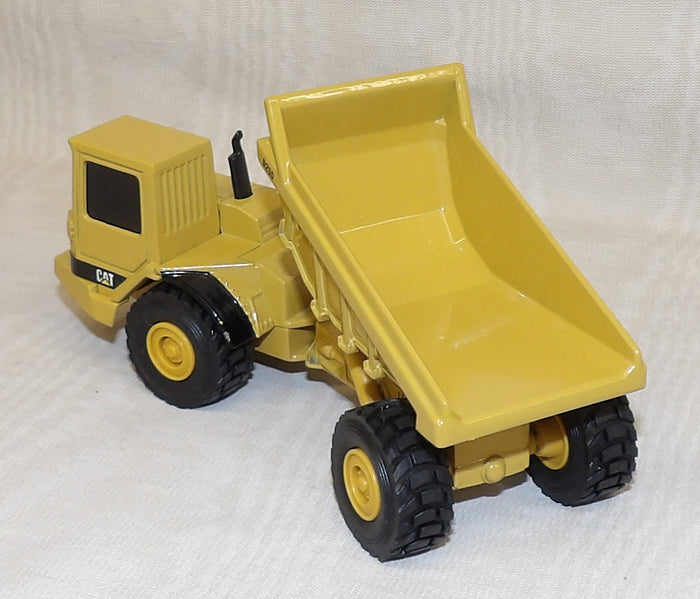 #2417EO 1/64 Cat D25D Articulated Dump Truck - No Package, AS IS