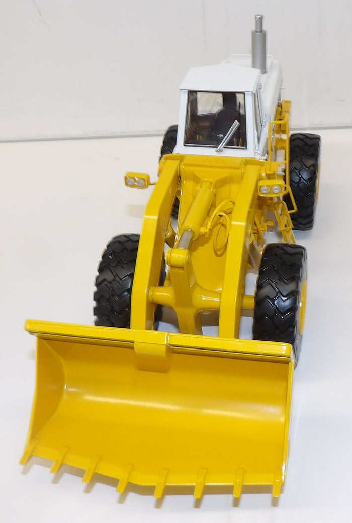 #40-0071 1/25 International Harvester 560 Pay Loader - Pre-Owned