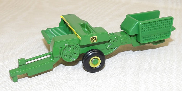 #454392 1/64 John Deere 338 Square Baler with Bales - No Package