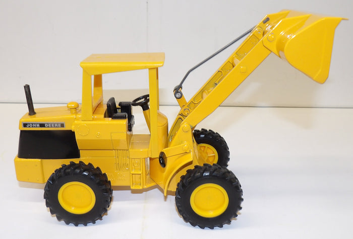 #507EO 1/16 John Deere Loader