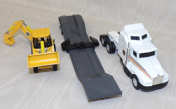 #5574EO 1/64 John Deere Construction Hauling Set with JD Backhoe - No Package, AS IS