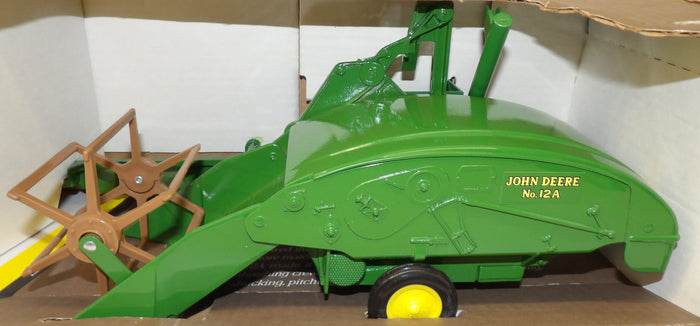 #5601DO 1/16 John Deere 1940 12A Combine