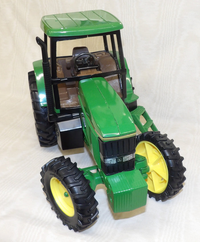 #5619DO 1/16 John Deere 7600 MFWD Tractor - No Box, AS IS