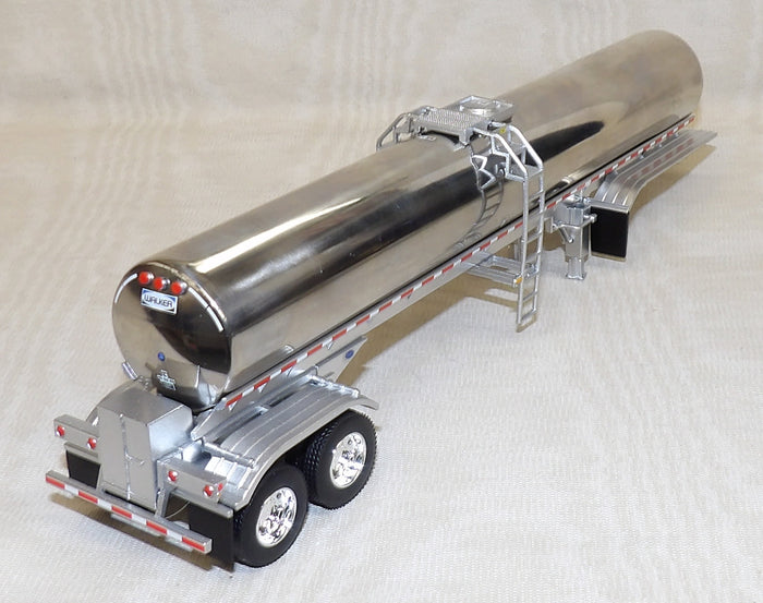 #620942 1/64 Walker Food Grade Tandem Axle Tanker Trailer - No Box