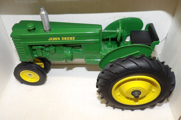 #JDM056 1/16  1949-1952 John Deere "MT" Narrow Front Tractor